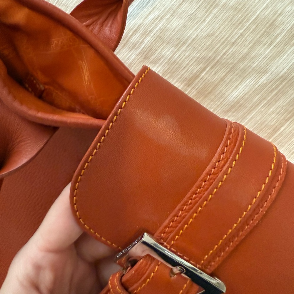 Elegant Brown Leather Longchamp Tote Bag - Picture 3 of 10